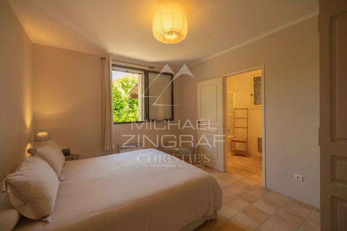 Image No.10-4 Bed House for sale