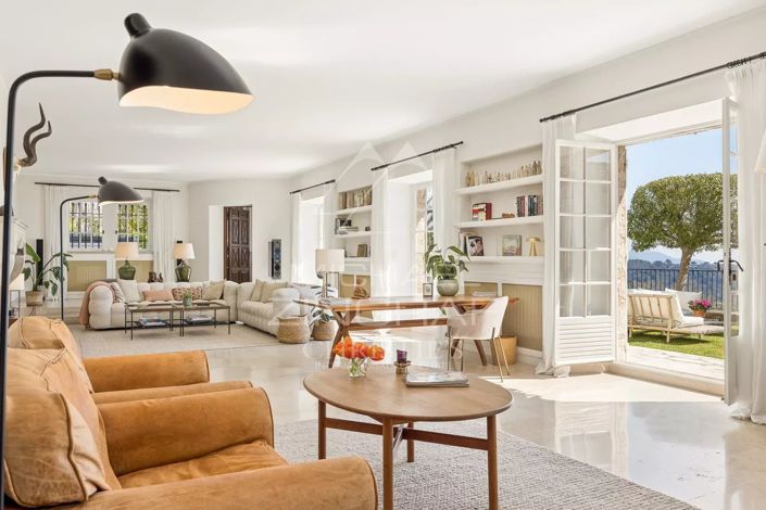 Image No.8-6 Bed House for sale