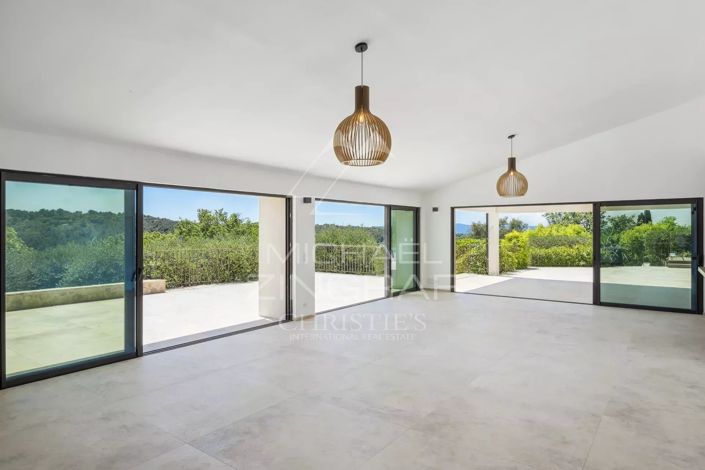 Image No.2-5 Bed House for sale