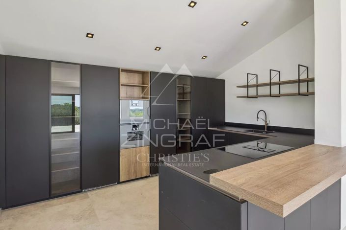 Image No.4-5 Bed House for sale