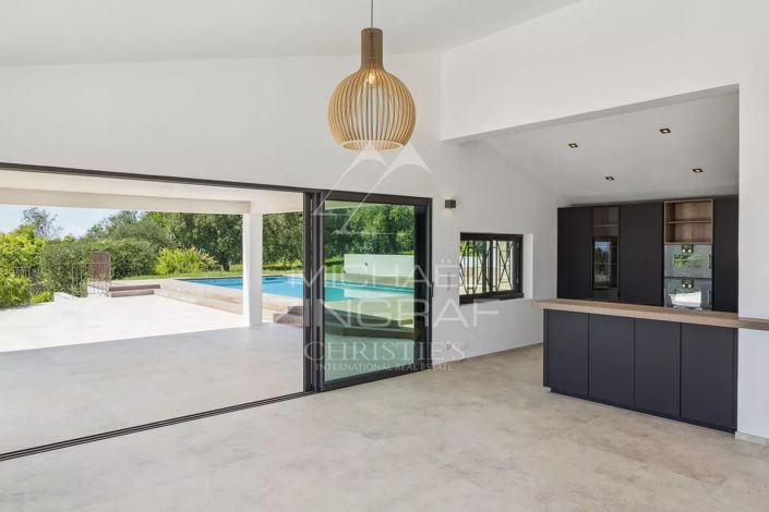 Image No.5-5 Bed House for sale