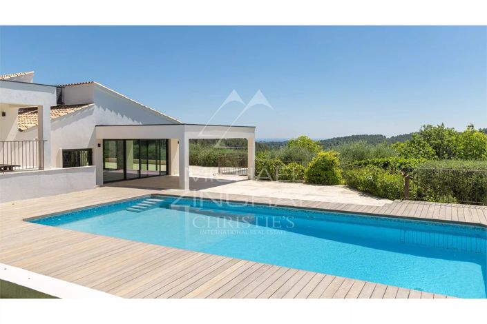 Image No.8-5 Bed House for sale