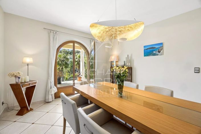 Image No.6-5 Bed House for sale