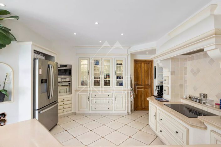 Image No.7-5 Bed House for sale