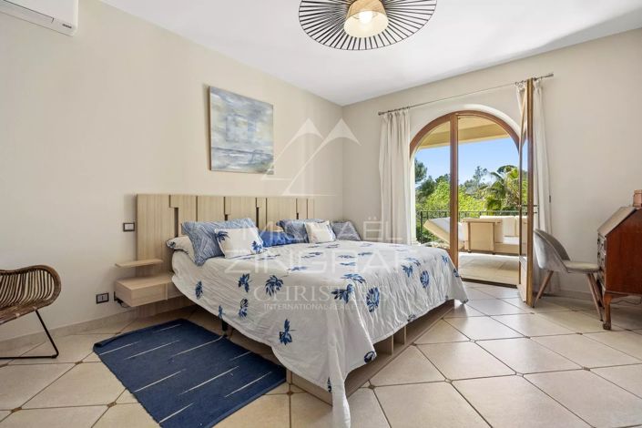 Image No.8-5 Bed House for sale