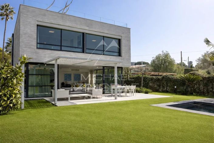 Image No.2-5 Bed House for sale