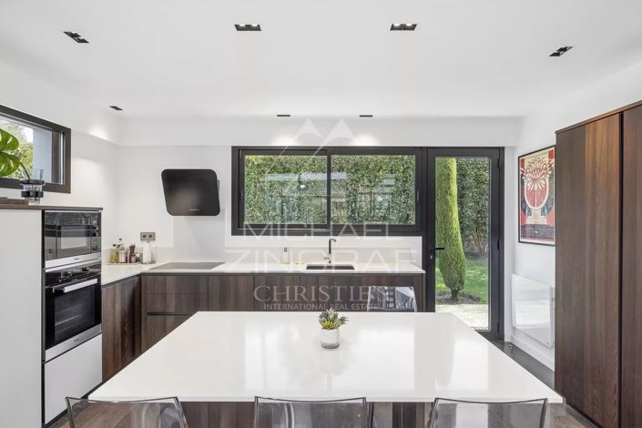 Image No.7-5 Bed House for sale