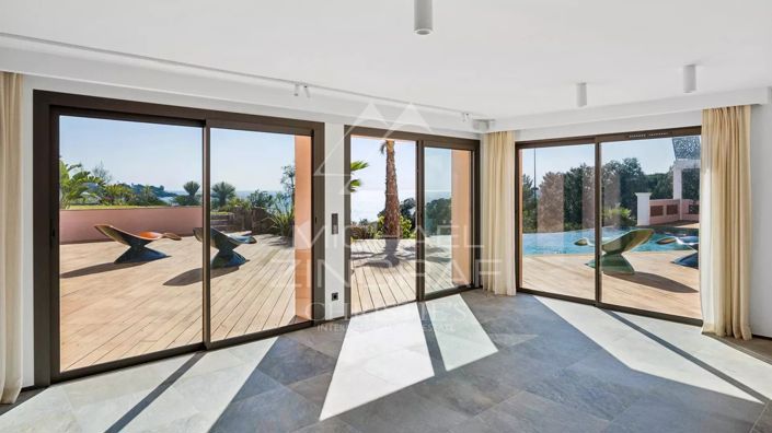 Image No.8-6 Bed House for sale