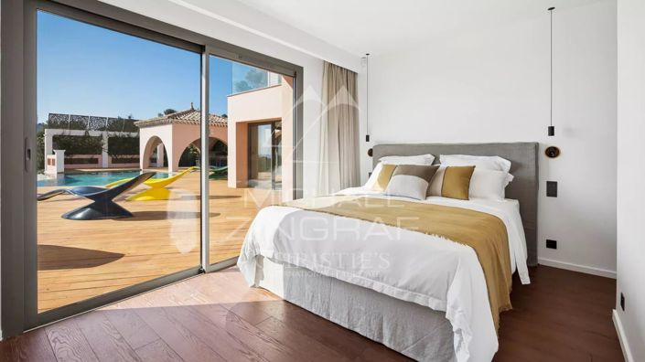 Image No.9-6 Bed House for sale