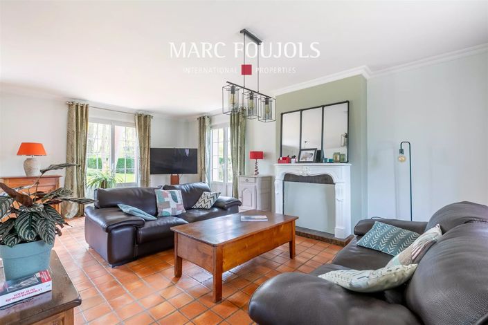 Image No.2-4 Bed House for sale