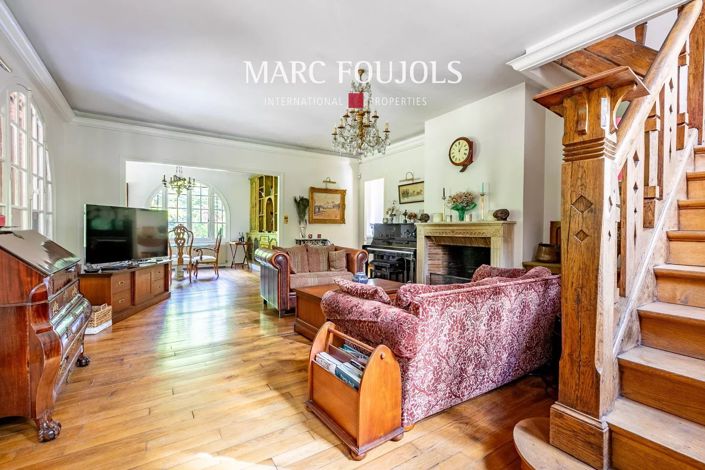 Image No.8-6 Bed House for sale