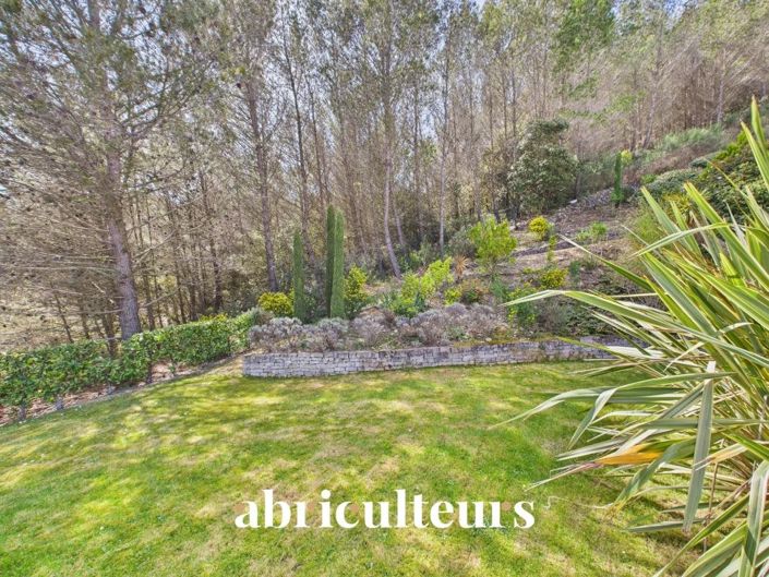 Image No.6-5 Bed House for sale