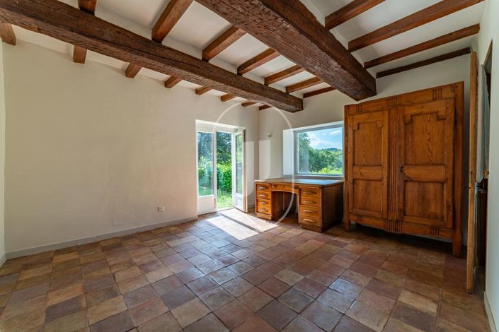 Image No.11-11 Bed House for sale