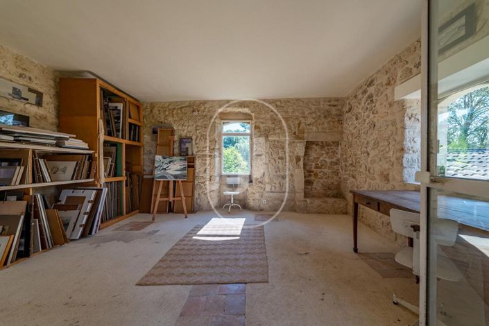 Image No.6-11 Bed House for sale