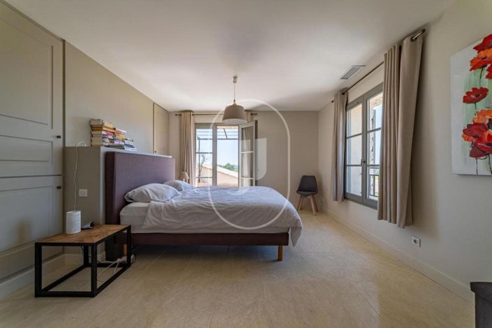 Image No.8-4 Bed House for sale