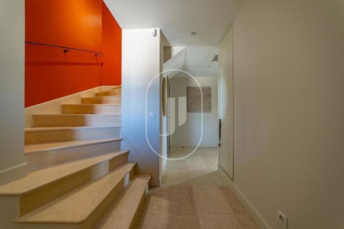 Image No.9-4 Bed House for sale