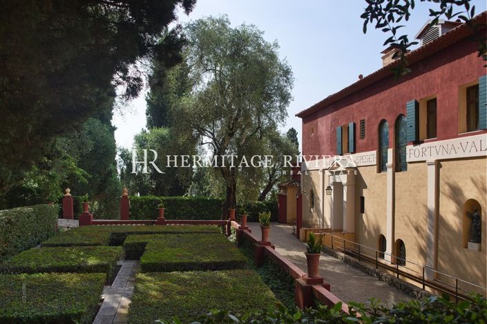 Image No.28-10 Bed House for sale