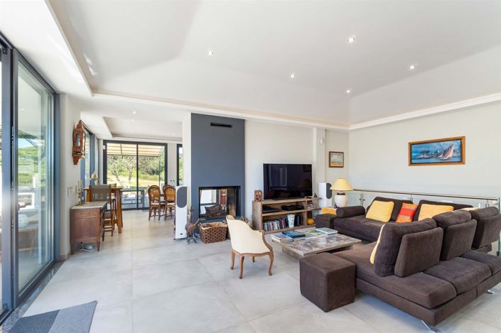 Image No.11-6 Bed House for sale