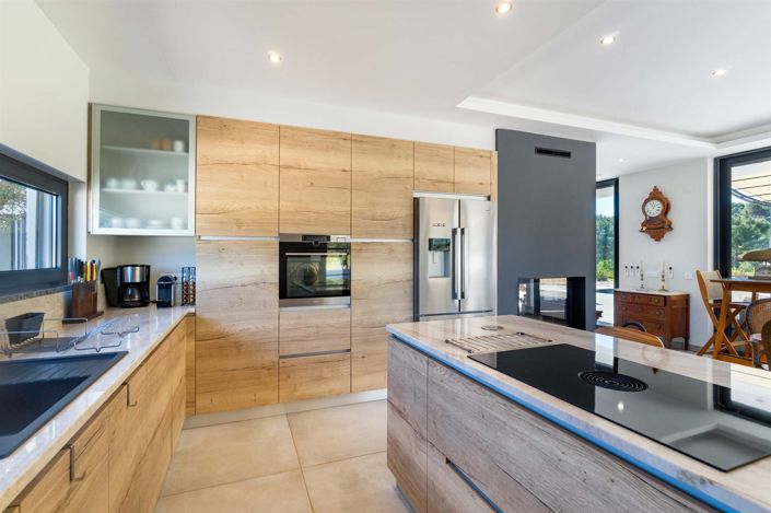 Image No.17-6 Bed House for sale