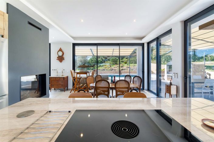 Image No.18-6 Bed House for sale