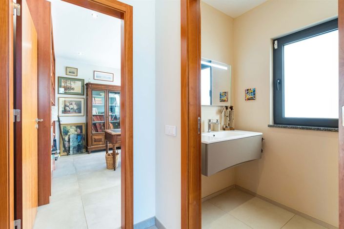 Image No.21-6 Bed House for sale