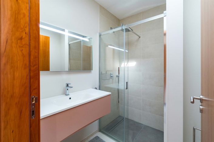 Image No.28-6 Bed House for sale