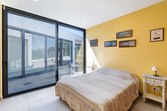 Image No.29-6 Bed House for sale
