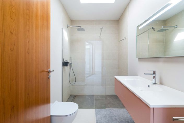 Image No.31-6 Bed House for sale