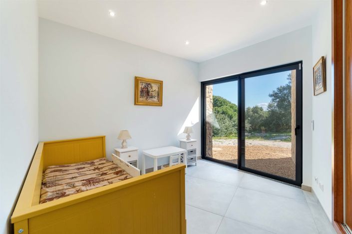Image No.32-6 Bed House for sale