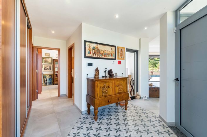 Image No.7-6 Bed House for sale