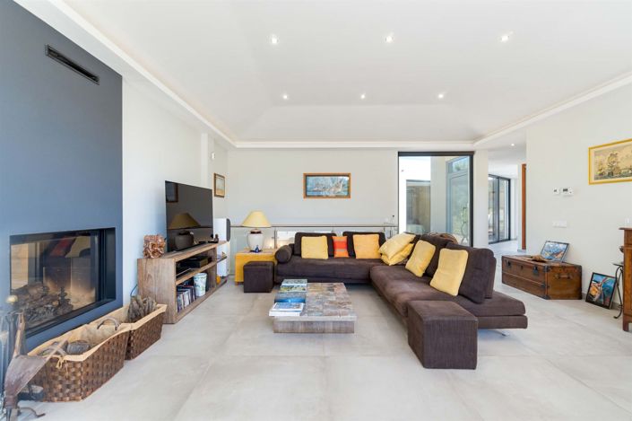 Image No.9-6 Bed House for sale