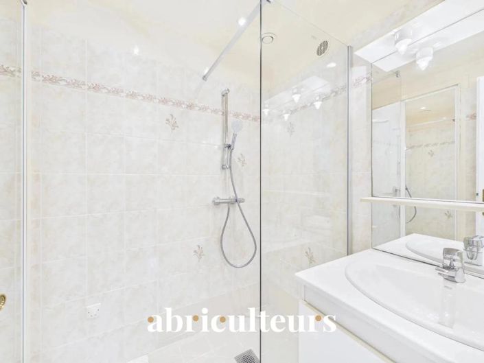 Image No.8-4 Bed House for sale