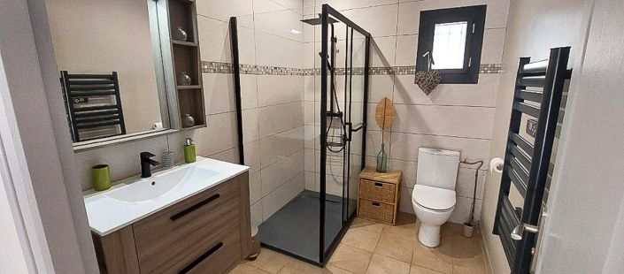 Image No.8-5 Bed House for sale