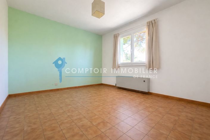 Image No.11-3 Bed House for sale