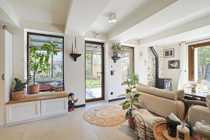 Image No.10-5 Bed House for sale