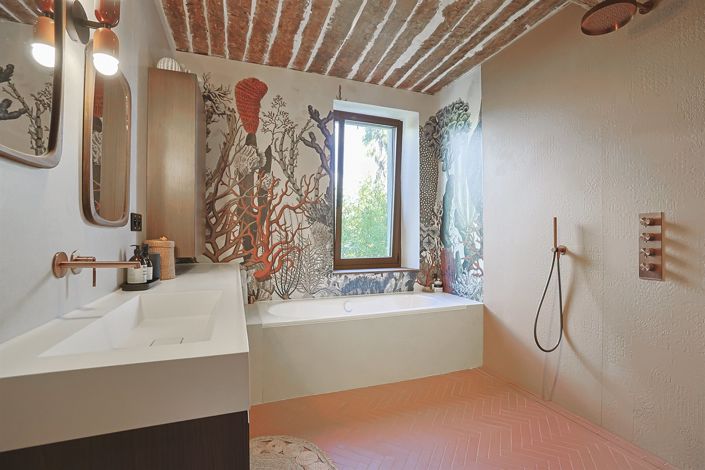 Image No.6-5 Bed House for sale