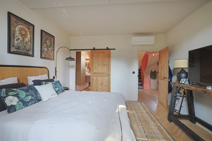 Image No.8-5 Bed House for sale