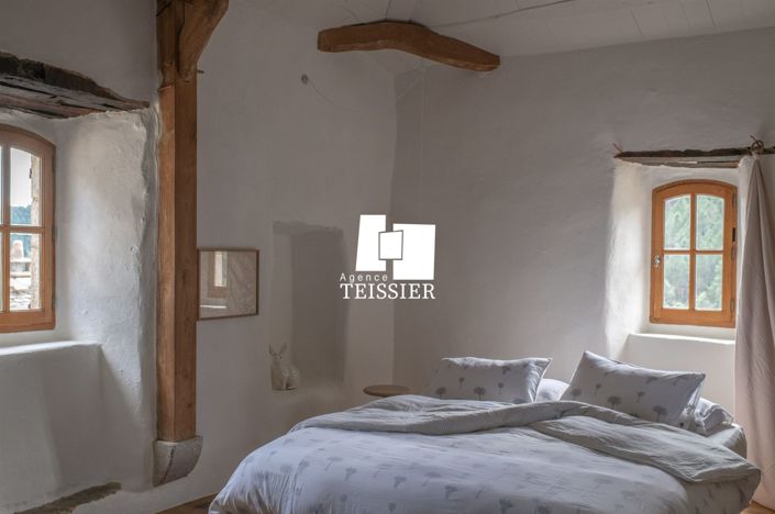 Image No.4-4 Bed Property for sale