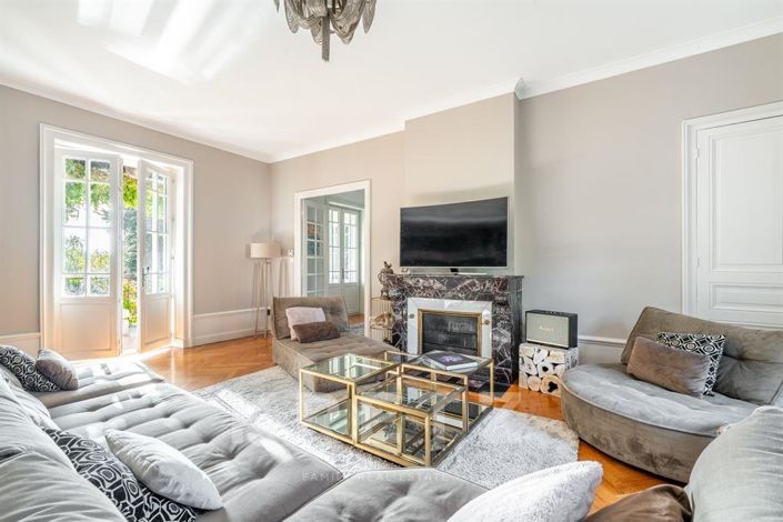 Image No.3-8 Bed House for sale