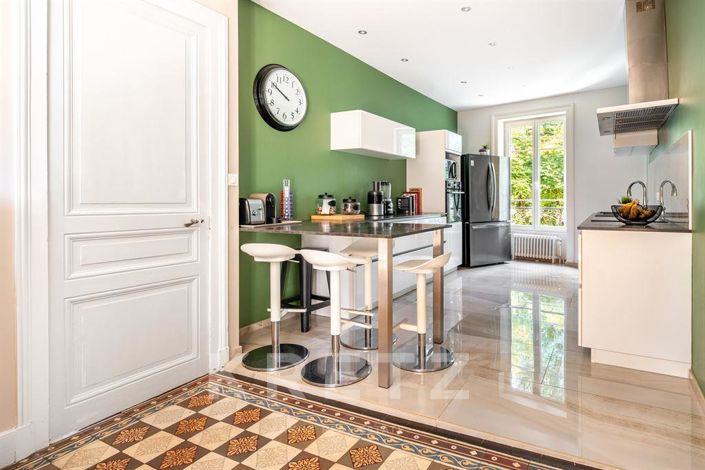 Image No.4-8 Bed House for sale