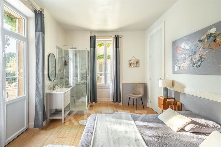 Image No.5-8 Bed House for sale