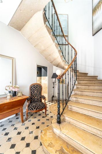 Image No.6-8 Bed House for sale