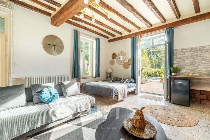 Image No.7-8 Bed House for sale