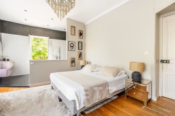 Image No.8-8 Bed House for sale