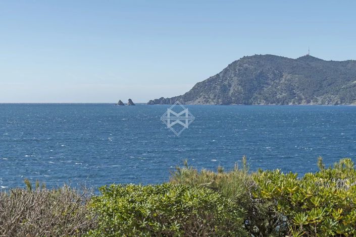 Image No.12-5 Bed House for sale