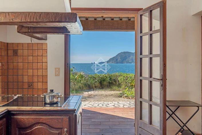 Image No.5-5 Bed House for sale