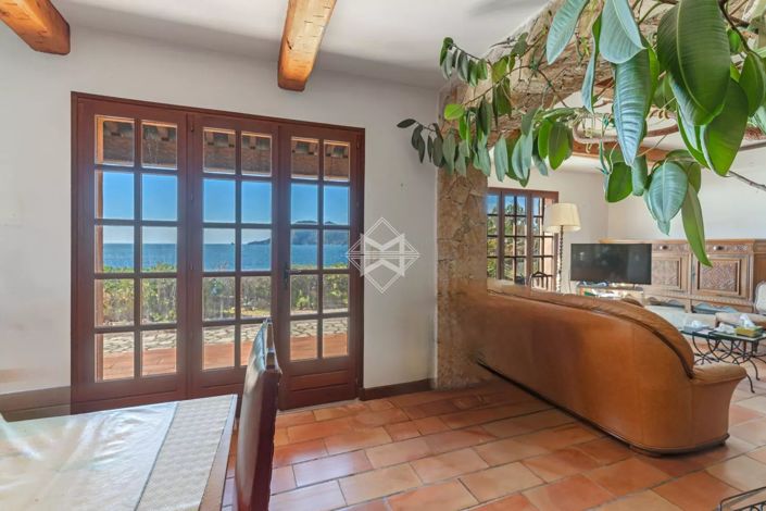 Image No.6-5 Bed House for sale