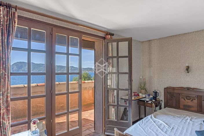 Image No.8-5 Bed House for sale