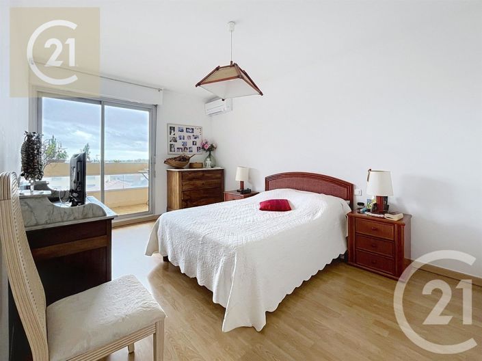 Image No.13-3 Bed Apartment for sale