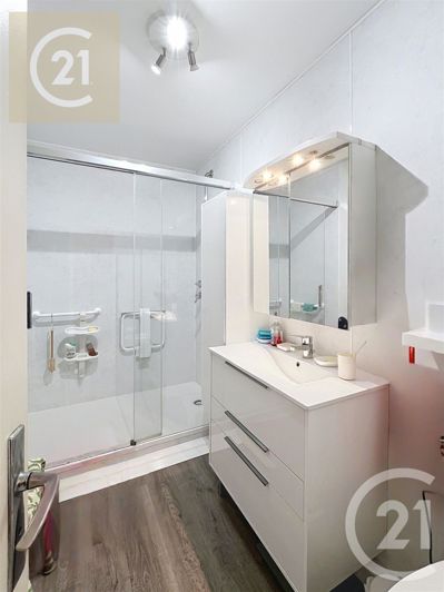 Image No.18-3 Bed Apartment for sale